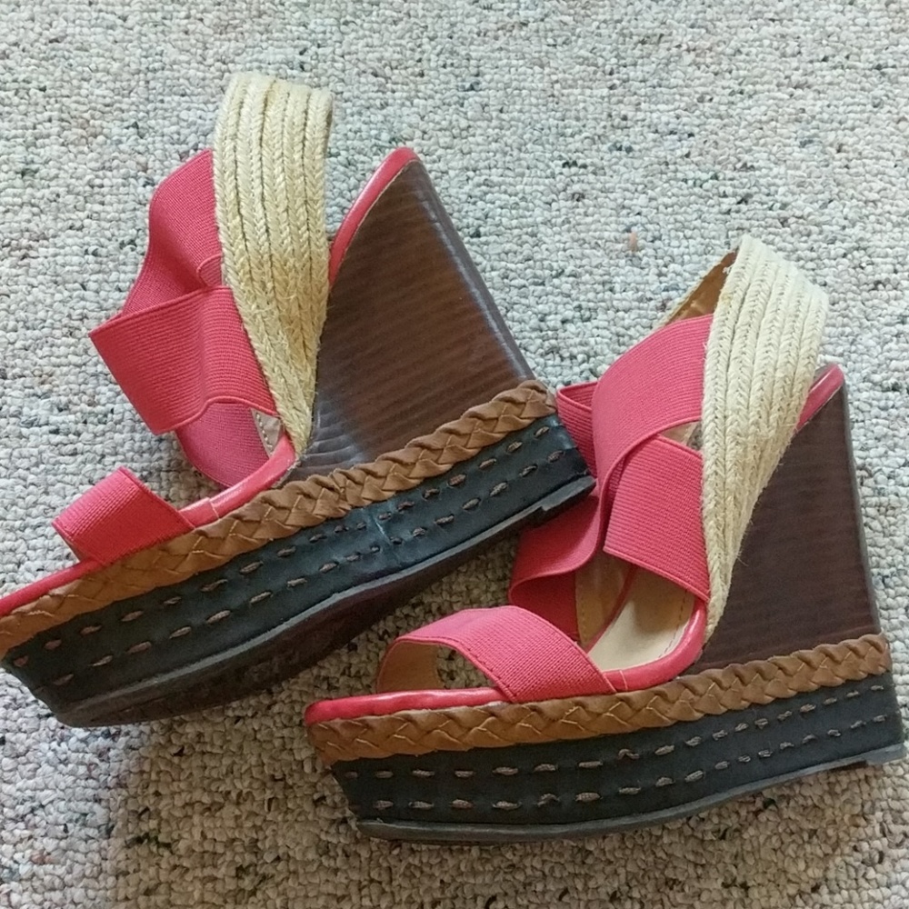 Stappy Wedge - Picture 2 of 3